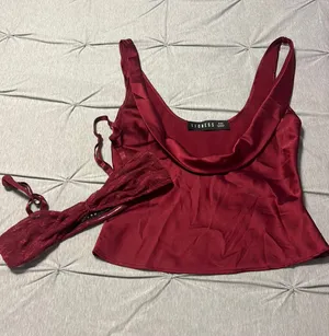 Lioness Top - red/burgundy linen thumbnail 1