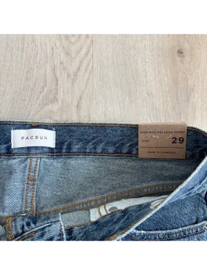 PacSun NWT Women's High Rise Relaxed Short Dark Wash Denim Size 29 thumbnail 3