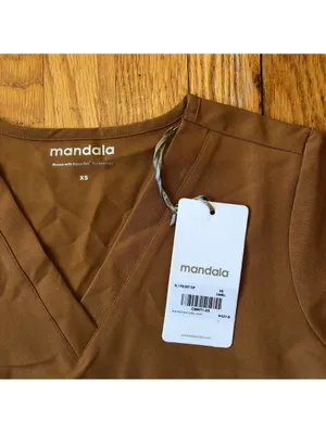 Mandala NWT Camel One Pocket Short Sleeve V-Neck Scrub Top Size XS thumbnail 2
