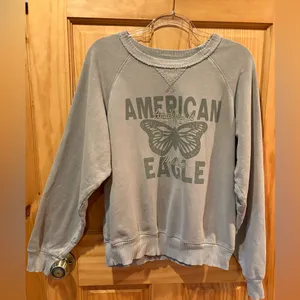 American Eagle Seriously Live in butterfly graphic Crewneck sweatshirt thumbnail 1