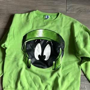 Six flags looney tunes Martian green pullover sweatshirt Size L thumbnail 2