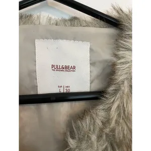Pull And‎ Bear Faux Fur Vest Women’s Size L - Neutral Mobwife Statement Piece thumbnail 3