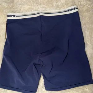NWT Skims Fits Everybody Logo Biker Shorts Size Medium thumbnail 2