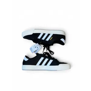 Adidas Nora Sneakers Lace Up Skateboarding Black White Mens 8 Women 9 New in Box thumbnail 2