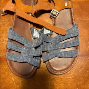 TOMS Strappy Sandals Women’s 7 Chambray Blue Brown Suede Ankle Strap thumbnail 1