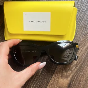 MARC JACOBS Black Cat-Eye Sunglasses thumbnail 2