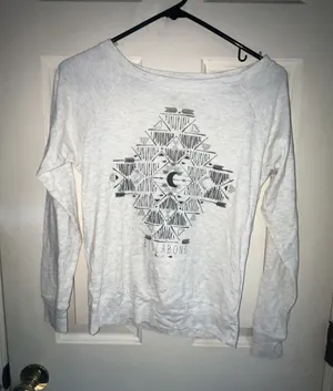 Billabong Women's Heathered Grey Long Sleeve Graphic Pullover Sweater thumbnail 1