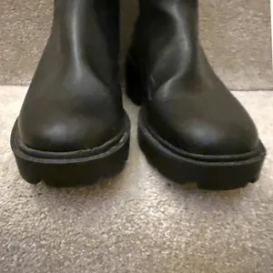 Time and Tru Chelsea‎ Boots Black Lug Sole Chunky Heel Womens 9 WMTT42FF031 thumbnail 3