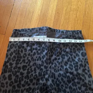 Old Navy Grey Leopard Print Jersey Leggings, Size XL thumbnail 4