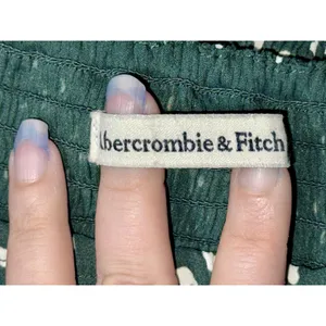 NEW Abercrombie & Fitch Green White Ruffled Smocked Puff Sleeve Blouse Size XXS thumbnail 5