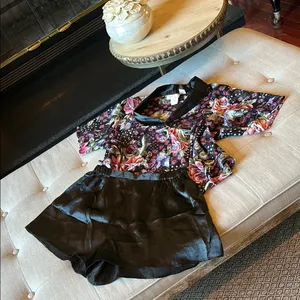 NWT Victoria’s Secret Gold Label Deadstock Two Piece Pajama Set Size Medium thumbnail 2
