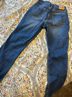 Hollister Curvy High Rise Mom Jeans thumbnail 4