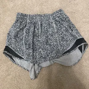 Black and White lululemon hotty hots 4 thumbnail 1