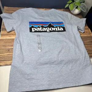Women's P-6 Logo Responsibili Tee NWT Size XS (Steam Blue) #37567 thumbnail 8