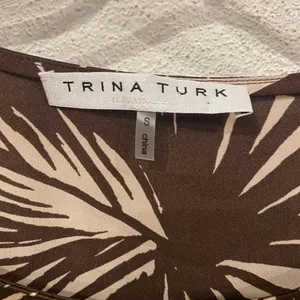 Trina Turk Paradise Mini Dress Women's Size Small Brown Palm Print Vacation thumbnail 3