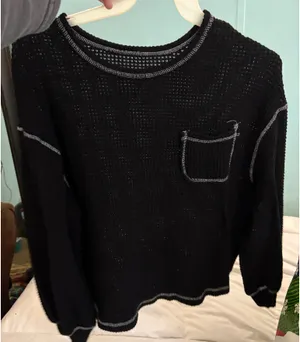 Black sweater Size XL thumbnail 1