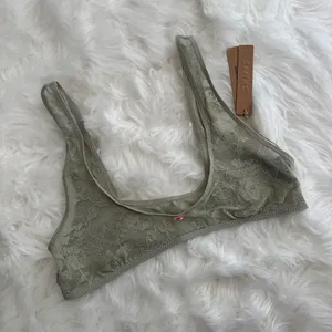 Skims Stretch Lace Plunge Bralette Talc Multi Size Small thumbnail 3