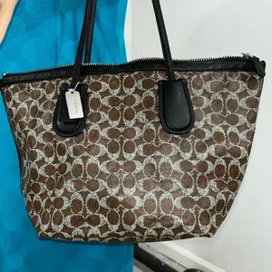 Coach F33504 Signature Taxi Zip Top Tote thumbnail 4