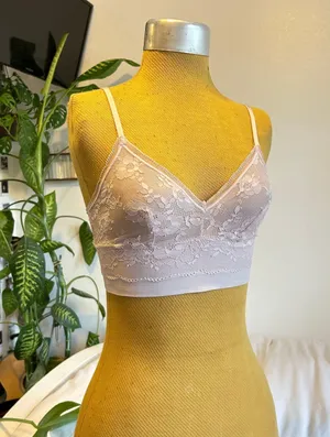 Victoria's Secret lavender bralette thumbnail 1