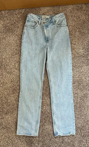 Abercrombie Ultra High-Rise 90s Straight thumbnail 1