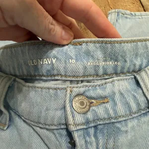Old Navy Women's Light Denim Mid-Rise Baggy Wide Leg Jeans Sz 10 Busted Skater thumbnail 3