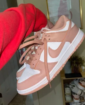 Nike Dunks thumbnail 1