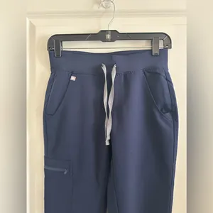 Figs Women’s Zamora 2.0 Jogger Scrubs Pants Technical Collection thumbnail 4