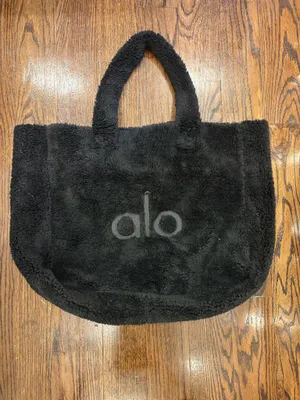 Alo Yoga Foxy Sherpa Tote thumbnail 2