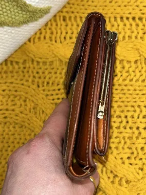Dooney & Bourke Vintage Leather Wallet w Kisslock Change Section thumbnail 4