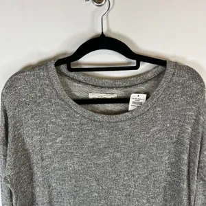 Abercrombie‎ & Fitch Womens Medium Silver Metallic Knit Pleated Hem Top NWT thumbnail 2