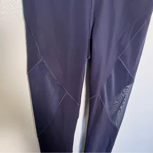 New Balance Women's Athletic Leggings Navy Blue Cropped Mesh Waist Compression thumbnail 5
