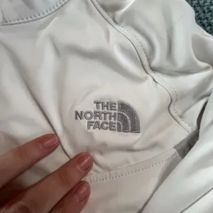 The North Face Women's Soft Shell Jacket White Gray Size S Windstopper EUC thumbnail 9