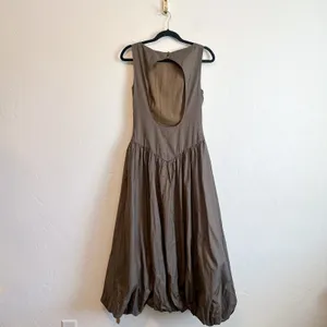 Reformation | NWT Elvira Open Back Bubble Hem Midi Dress Morel Brown | Size 6 thumbnail 6