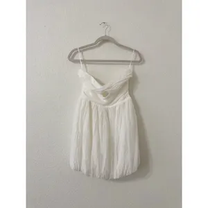 Sur Belle White Strapless Twist Front Bubble Hem Mini Dress NWT Size 4 thumbnail 2