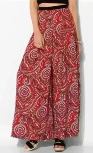 UO Staring At Stars Women’s Lightweight‎ Red Paisley Wide Leg Boho Pants Size 2 thumbnail 1