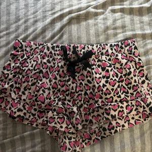 Victoria's Secret Pink and Black Leopard Heart Print Pajama Set thumbnail 5