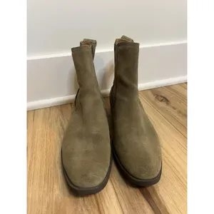 UGG Shoes Wm Size 7 Green Suede Chelsea Ankle Boots Block Heel 1095393 Gorpcore thumbnail 2