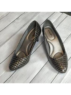 Coach and four shiny snakeskin heels size 8.5 thumbnail 2