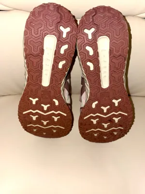 Veja Condor 2 Alveomesh running shoes in the Natural Dried-Petal Pink color combination (dried petal pink and cream). thumbnail 6