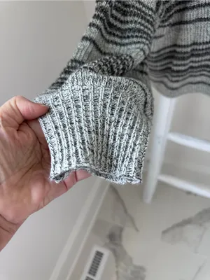 Billabong Gray & Black Open Knit Striped Crewneck Sweater Size Medium thumbnail 5