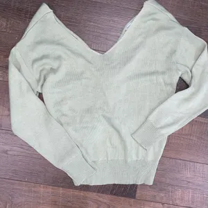 Cotton Emporium NWOT Mint Green Twist Back Sweater Women’s Large thumbnail 3