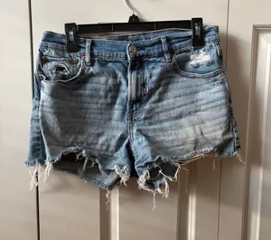 American Eagle Relaxed Light Blue Distressed Denim Shorts Size 8 thumbnail 1