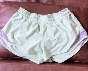 Lululemon Shorts Hotty Hot 2.5" Low-Rise thumbnail 2