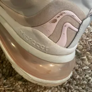 Womens Nike Air Max 270 React Photon Pink thumbnail 9