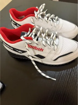 Size US 6 Women’s reebok classic white/red/black leather shoes (m12) thumbnail 2