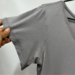 Lululemon size 6 Gray V-Neck Women's Top FLAWED thumbnail 4
