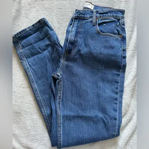 Abercrombie Ultra High Rise 90s Slim Straight Jean thumbnail 2