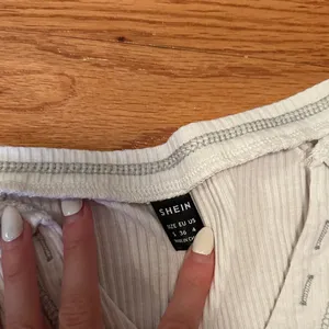 SHEIN Off-White Ribbed V-Neck Crop Top thumbnail 2