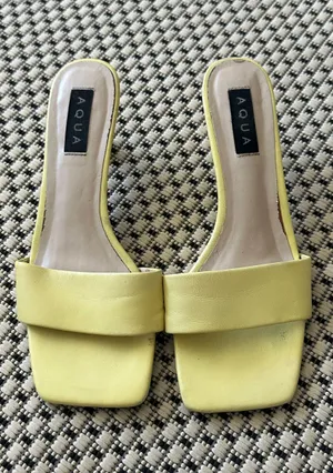 AQUA Heels yellow  thumbnail 1