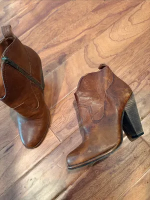 Frye Madeline Short Cognac Leather Western High Heel Ankle Boots Size 7M thumbnail 9